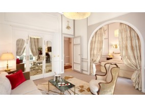 Centrally-located accommodations in Paris carefully selected for their pitch-perfect service and amenities