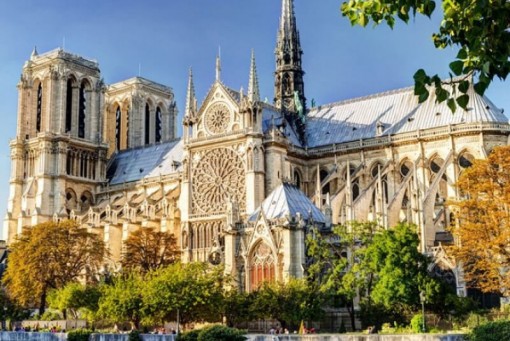 Your travel package includes one Paris Sights tour of your choice